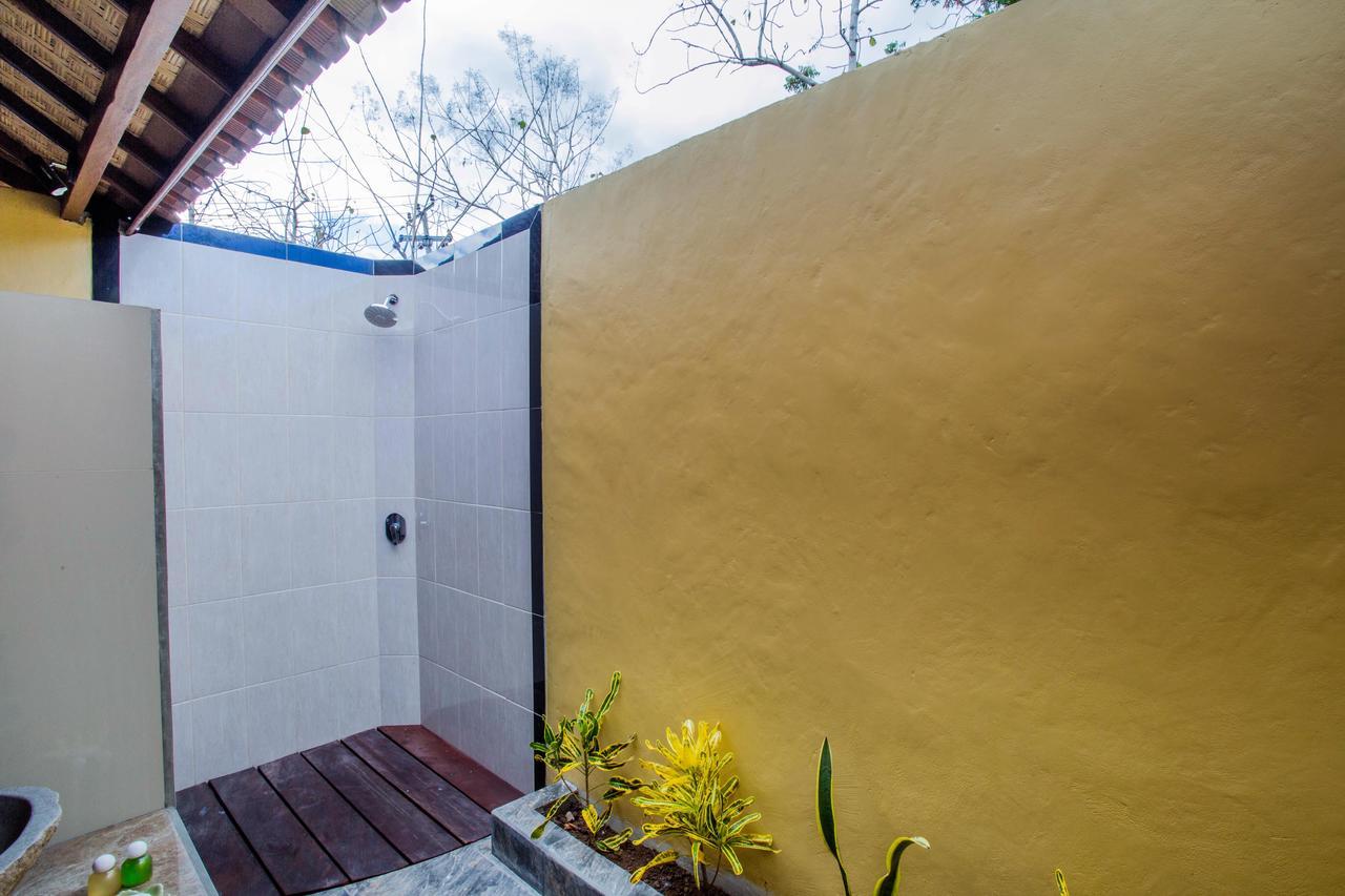 Samanta Huts Hotel Nusa Lembongan  Exterior photo