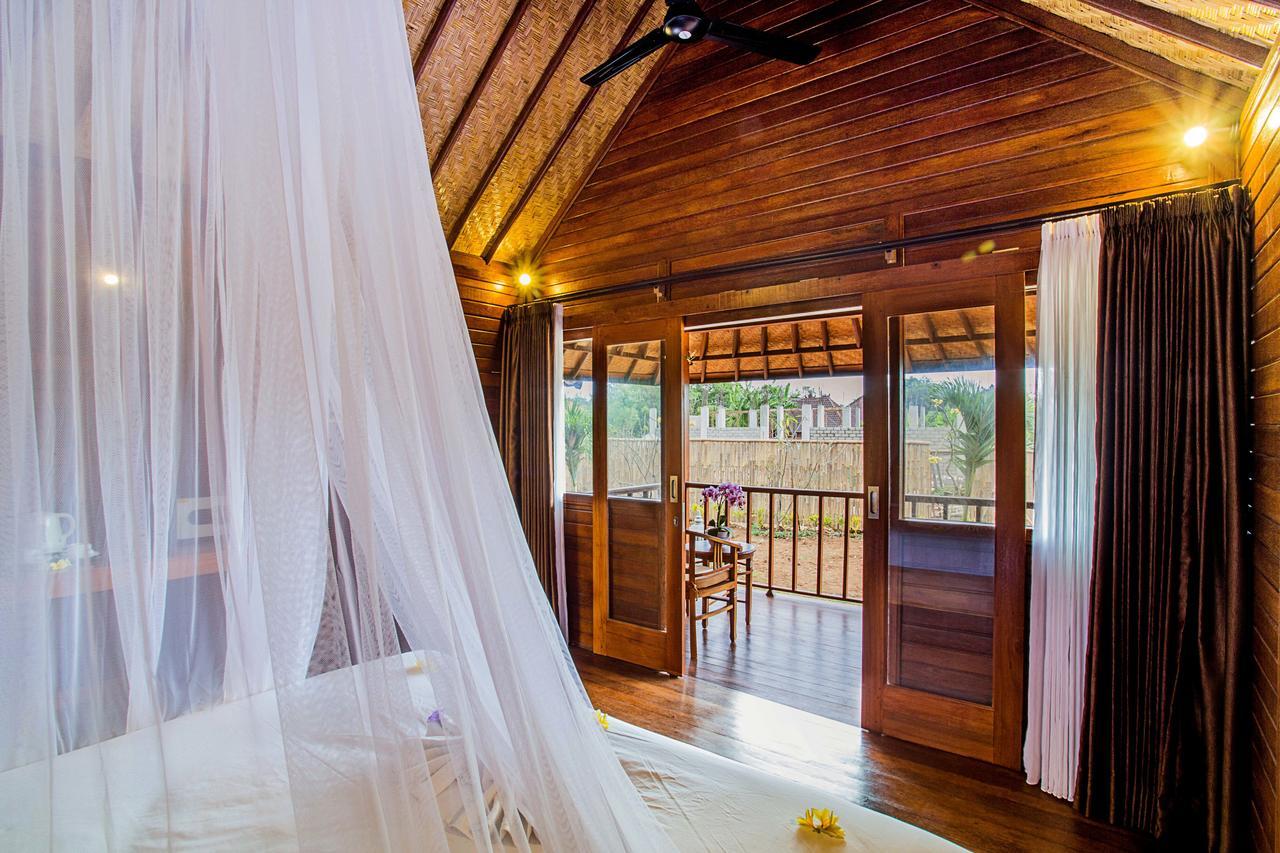 Samanta Huts Hotel Nusa Lembongan  Exterior photo