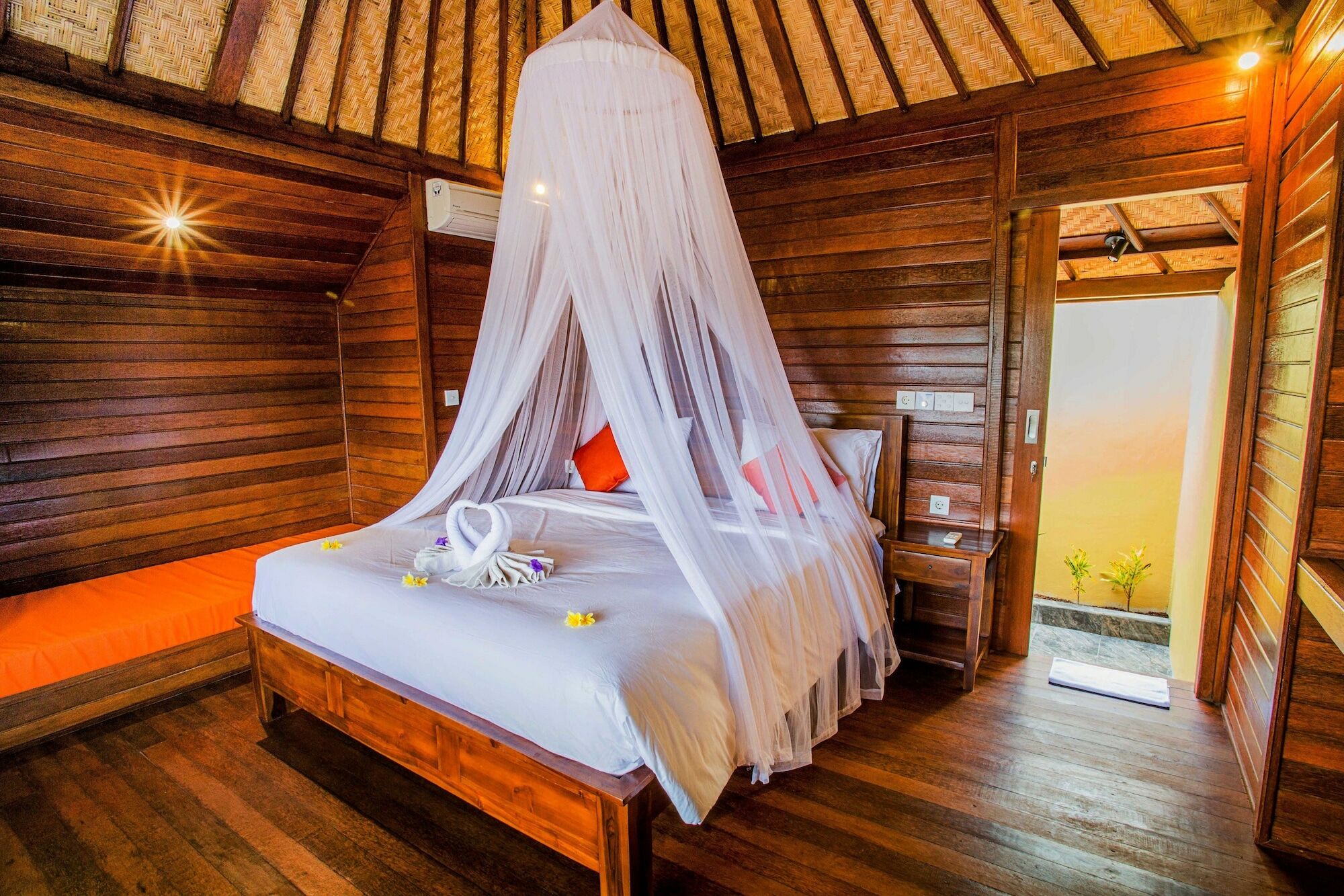 Samanta Huts Hotel Nusa Lembongan  Exterior photo